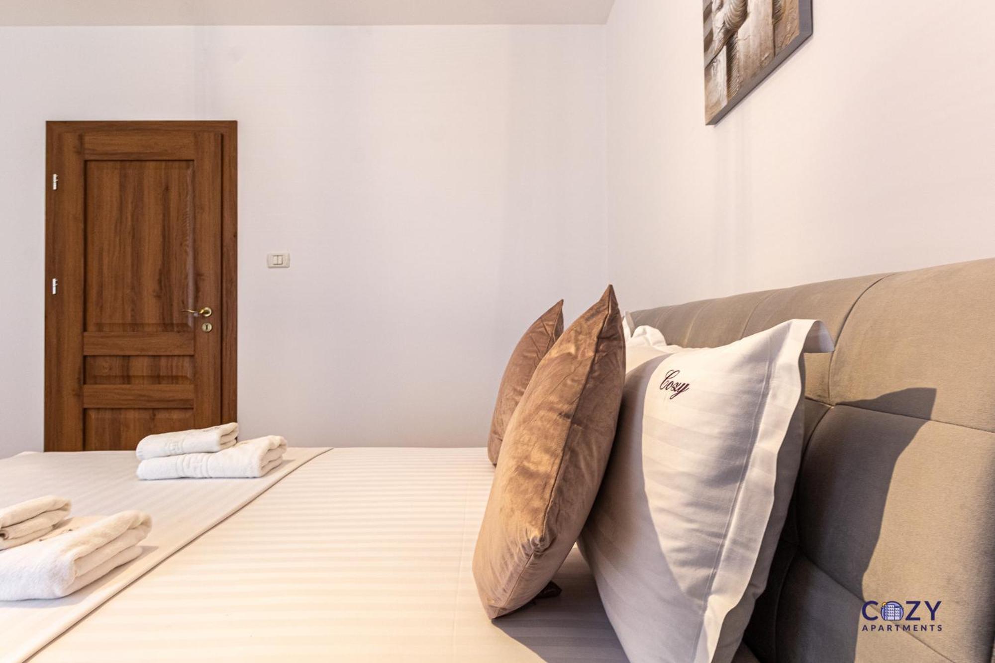 Cozy Brand New Boutique Aparthotel Braşov Extérieur photo